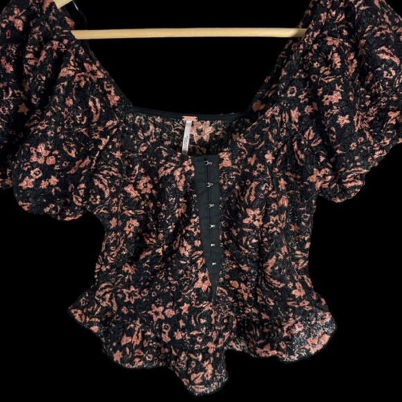Free People Oh Baby! NWOT Black/Bronze Textured Crop Top Sz XS - Picture 2 of 8